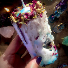 Load image into Gallery viewer, Stone of Wisdom Mini Spell Candle with Blue Calcite, Peacock Ore, &amp; Clear Quartz
