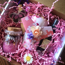 Load image into Gallery viewer, Pink Sunshine Mini Spell Candle with Rose Quartz
